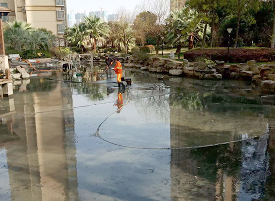 正阳景观池淤泥清理